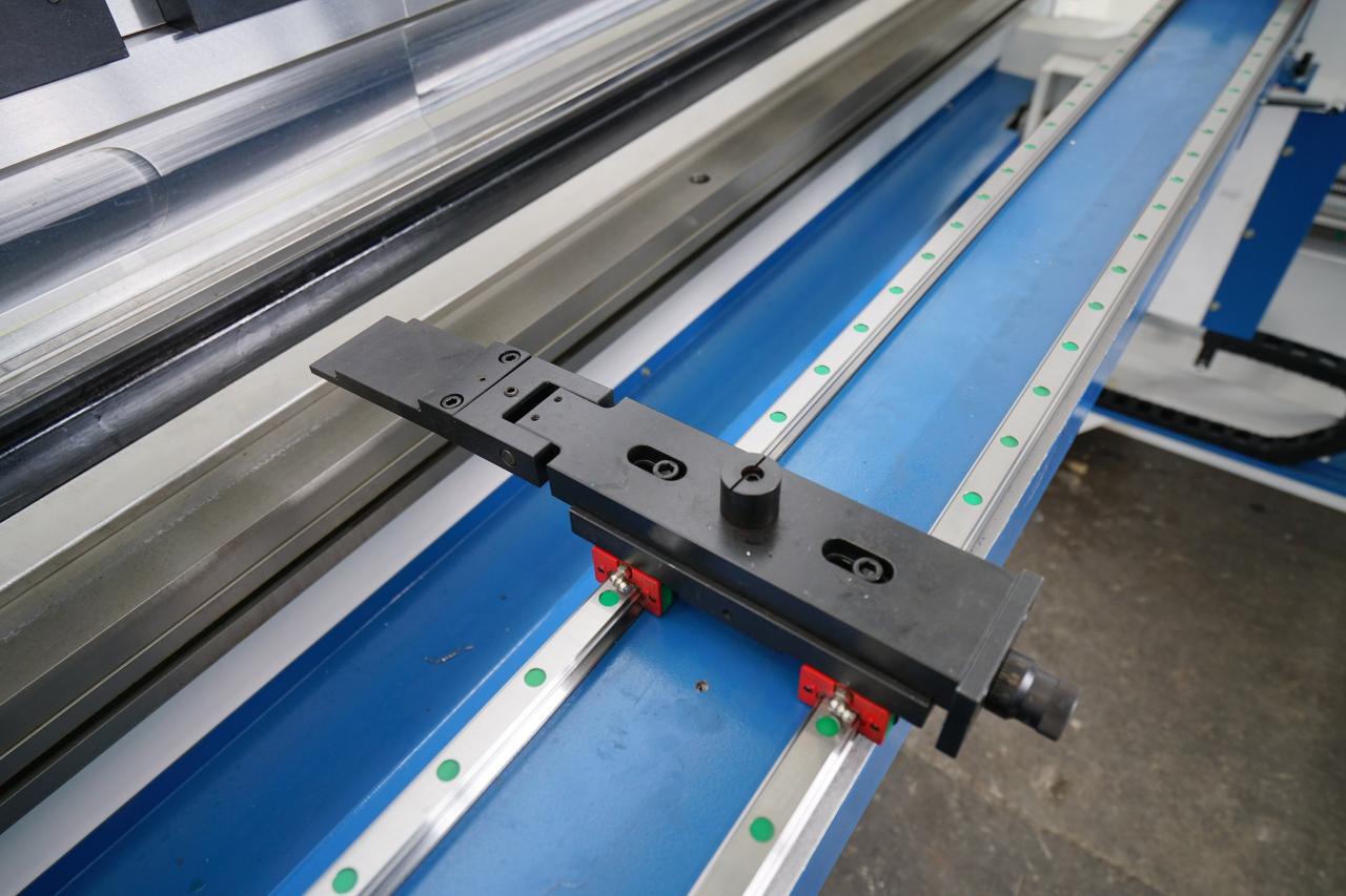 4 Axis Cnc Tandem Press Brake With Delem Da58t 2d Graphical Controller Delem Da58t 2d график хянагчтай 4 тэнхлэг Cnc тандем хэвлэлийн тоормос