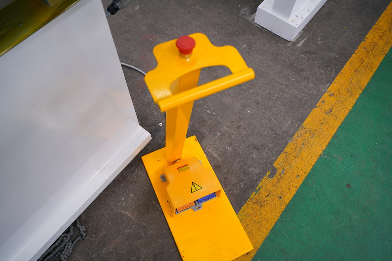 4 Axis Cnc Tandem Press Brake With Delem Da58t 2d Graphical Controller Delem Da58t 2d график хянагчтай 4 тэнхлэг Cnc тандем хэвлэлийн тоормос